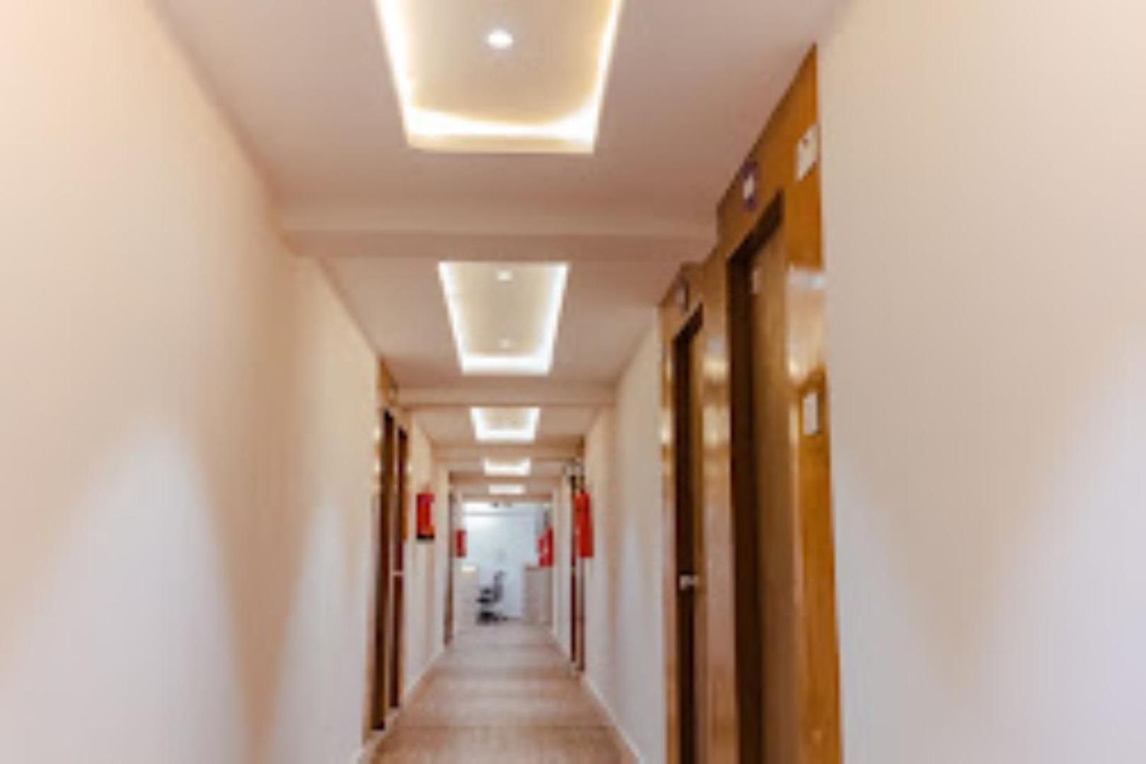 Lennox Hotel , Surat Eksteriør billede