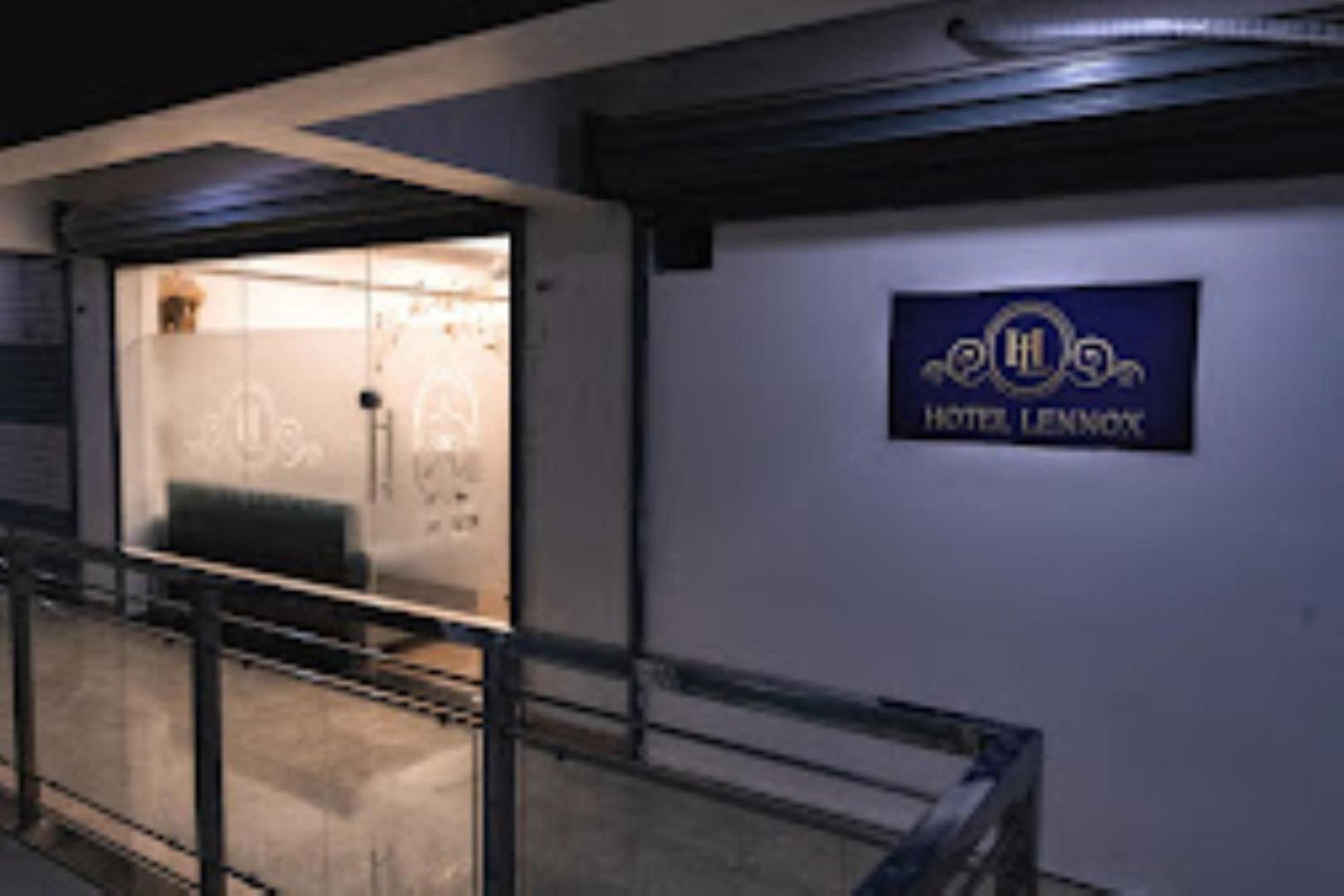 Lennox Hotel , Surat Eksteriør billede